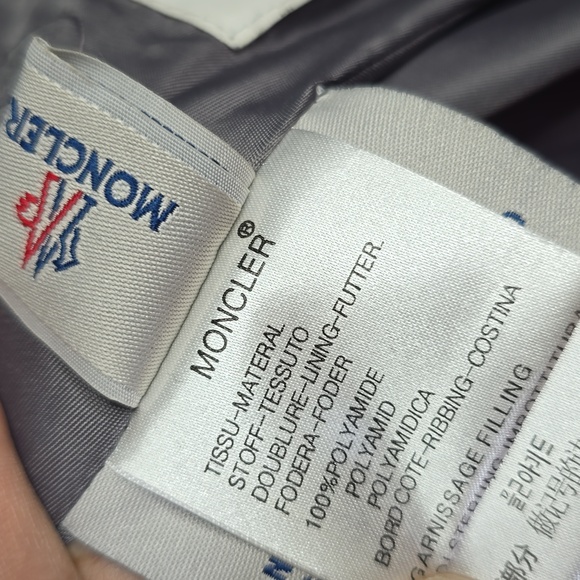 Moncler Women's Down  Silver Puffer Coat  Jacket Size 1 = S  Item Missing Hood. - Picture 12 of 16